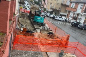 Lavori in corso a Civitanova Alta:  nuovo marciapiede in via Corridoni