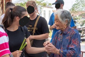Diecimila mascherine per la pandemia,  l’istituto Garibaldi non dimentica:  ecco la targa per Nonna Lu