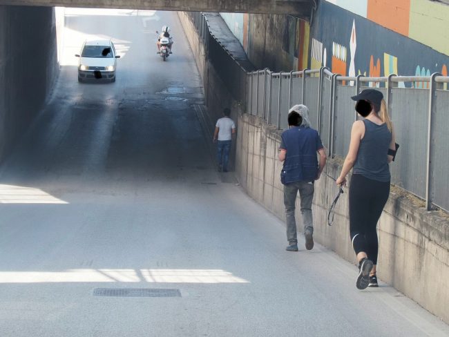 pedoni-sottopasso-strada-via-indipendenza-1-650x488