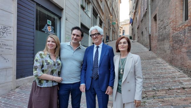 sandro e stefano parcaroli mogli elezioni