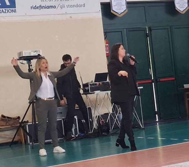 schiacciata-pallavolo-bullismo-6-650x574