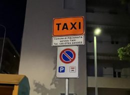 «C’è il cartello del Servizio taxi  ma il numero è inesistente».  L’ennesima odissea dei pendolari