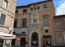 Palazzo De Vico tirato a lucido e le storie:  dal capitano omicida all’astronomo  e quell’incendio del “40 per cala’”