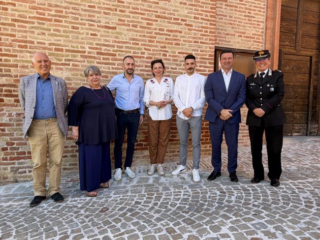 I-sindaci-insieme-al-Maggiore-Giulia-Maggi