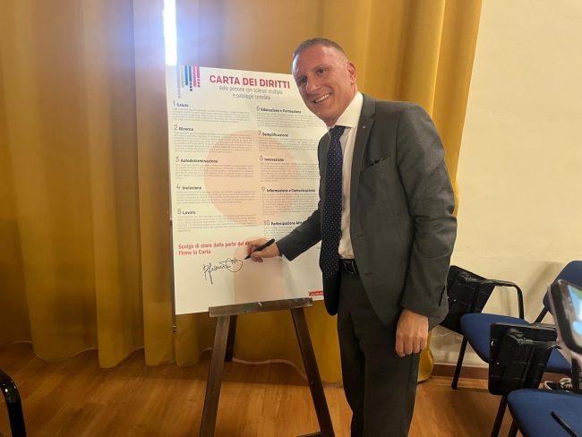 L'assessore Tasso firma la carta dei diritti