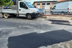 Perdita d’acqua, chiusa la strada  per andare a Villa Potenza