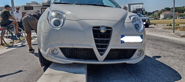 auto-su-pista-ciclabile-3-650x290