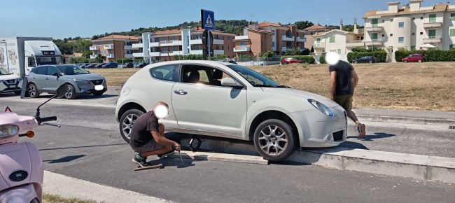 auto-su-pista-ciclabile-5-650x290