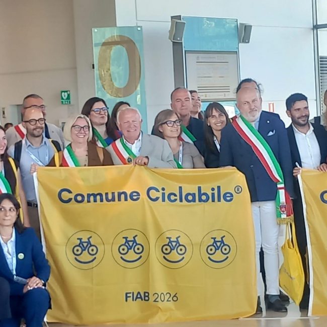 bandiera-gialla-porto-recanati-1-650x650