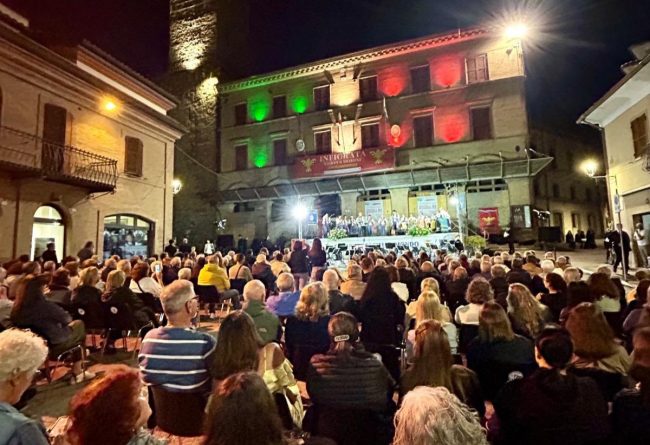 concerto-festa-della-repubblica-castelraimondo-3-650x445