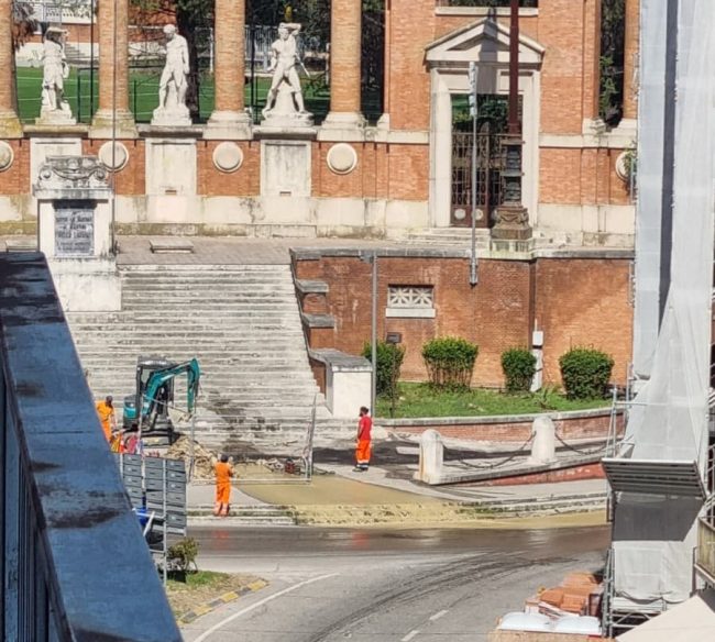 conduttura rotta acqua piazza vittoria