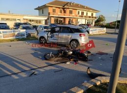Schianto tra auto e moto:  morto un 55enne