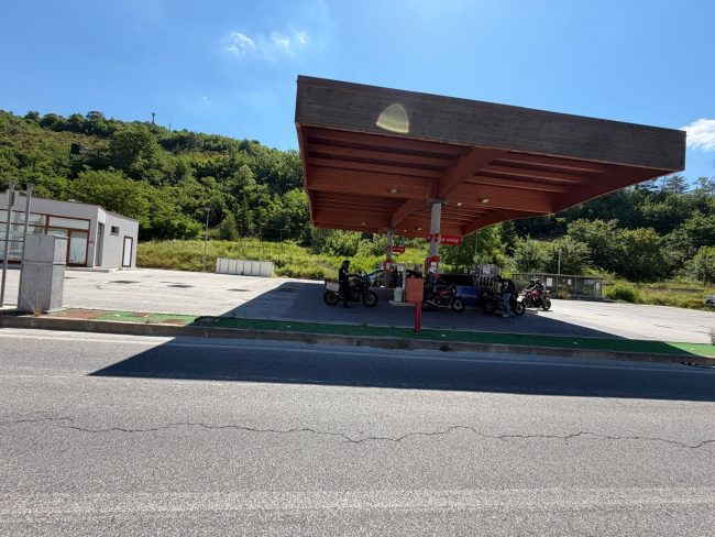 distributore-benzina-visso-2-650x488