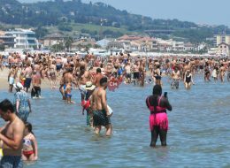 «Allo chalet turni di lavoro da 16 ore»  Sfruttamento in un balneare