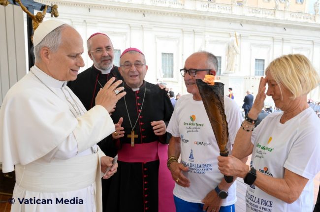 fiaccola-papa-leone-pellegrinaggio