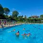 Alla piscina della Filarmonica,  è luglio da un pezzo