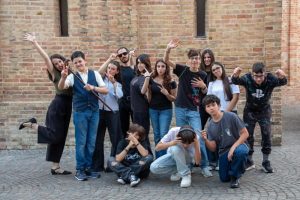 “Fuori tempo” ma in perfetta sintonia:  applausi al teatro Conti