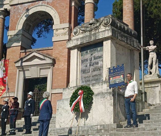 parcaroli cerimonia liberazione monumento caduti