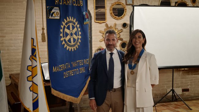 passaggio-di-consegne-rotary-macerata-6-650x366