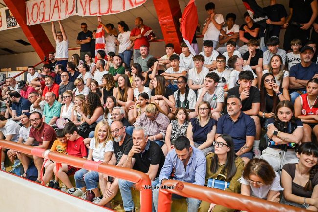 pubblico palavirtus basket macerata