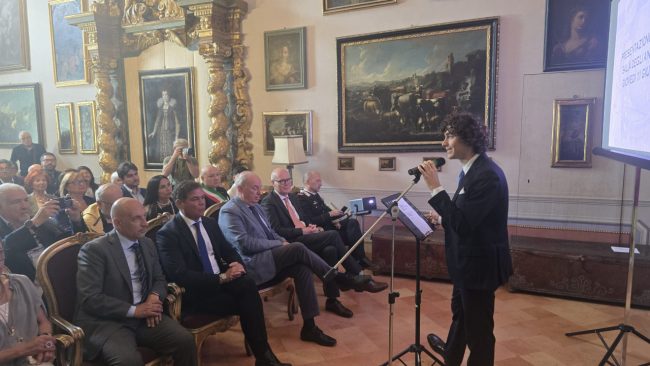sala-degli-antichi_casa_leopardi-9-650x366