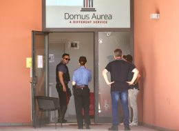 Spara contro la porta di Domus Aurea  e scappa: ad agire un 81enne