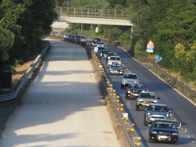 superstrada-traffico-domenica-210620262-650x488