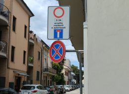 Parcheggi per i residenti, ma senza pass  e la sosta diventa selvaggia:  via Mentana pronta a ricorrere al Tar