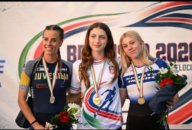 Alice-Sorcionovo-sul-gradino-piu-alto-del-podio-e-al-suo-fianco-Valentina-Buccolini-seconda-classificata