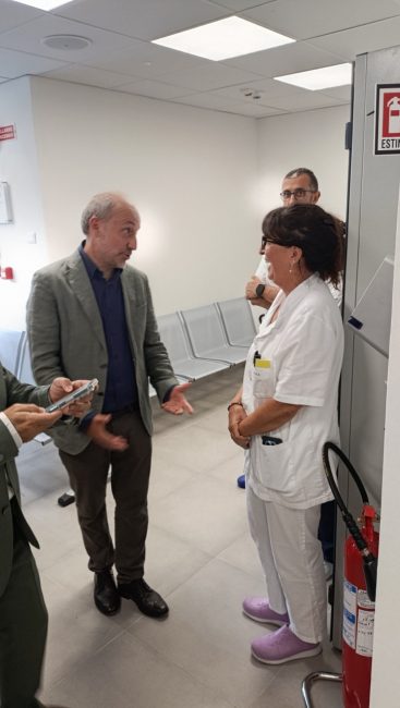 Assessore Calcinaro con un operatore