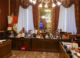 Consiglio, approvato l’aumento della Tari.  Ricotta: «Costi insostenibili»  Il sindaco sul mandato: «Ascolterò tutti»