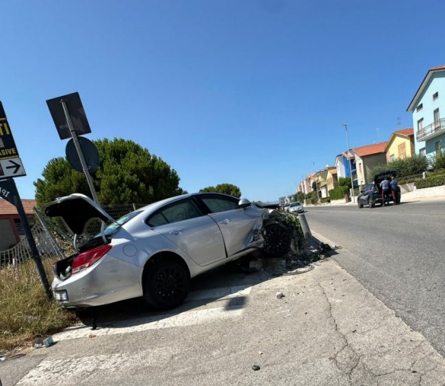 INCIDENTE-PORTO-POTENZA-CROCE-ROSSA-6-e1784210103751-650x564