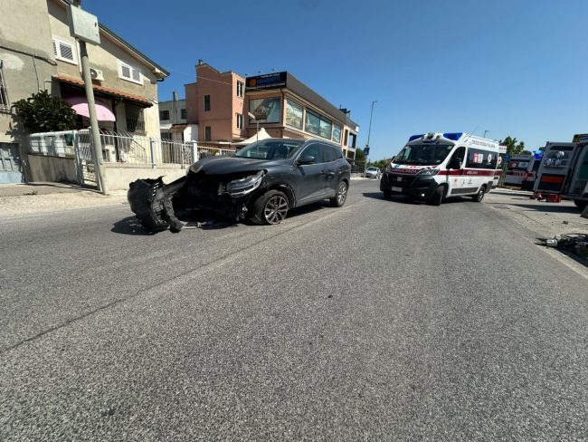 INCIDENTE-PORTO-POTENZA-CROCE-ROSSA-7-650x488
