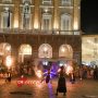 Musica, spettacoli di fuoco  e le grandi arie cantate tra i tavoli:  piace “Liricamente” (Foto/Video)