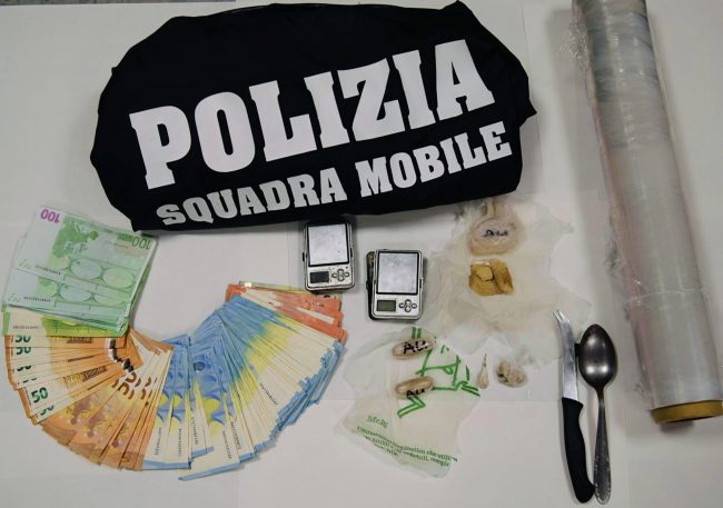 POLIZIA SPACCIO ARRESTO POLLENZA