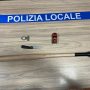 Mazza, coltello e tirapugni  nascosti all’ex scuola di Villa Potenza