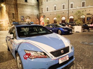 polizia auto notte questura archivio