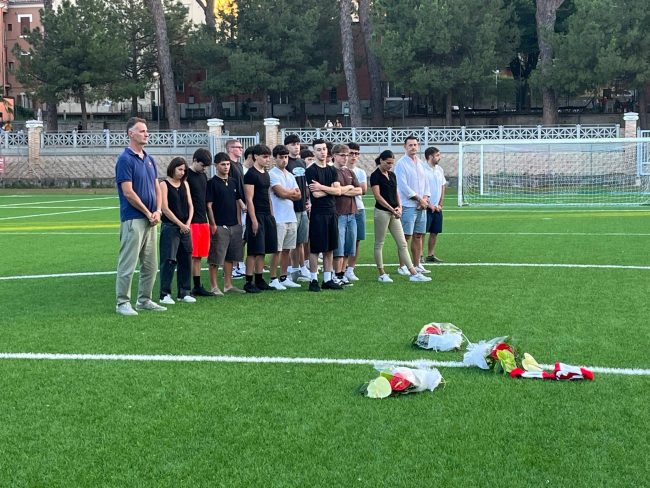 Torneo dei pini la commemorazione a centrocampo