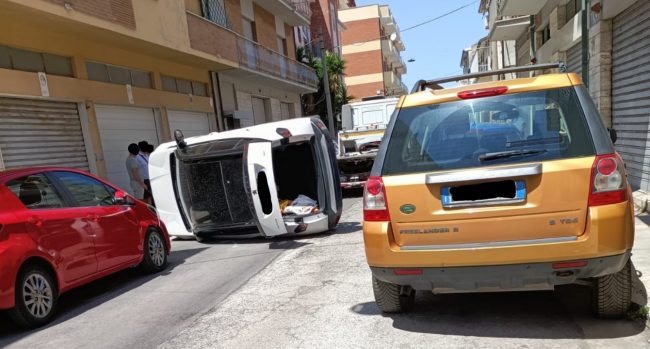 auto-ribaltata-civitanova