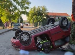 Scontro tra due auto,  una si ribalta: ferita una donna