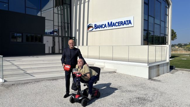 banca-macerata-fisiomed-defibrillatore