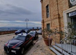 Bimbi costretti a colpirsi da soli  e lasciati al buio, orrore all’asilo:  arrestate due educatrici