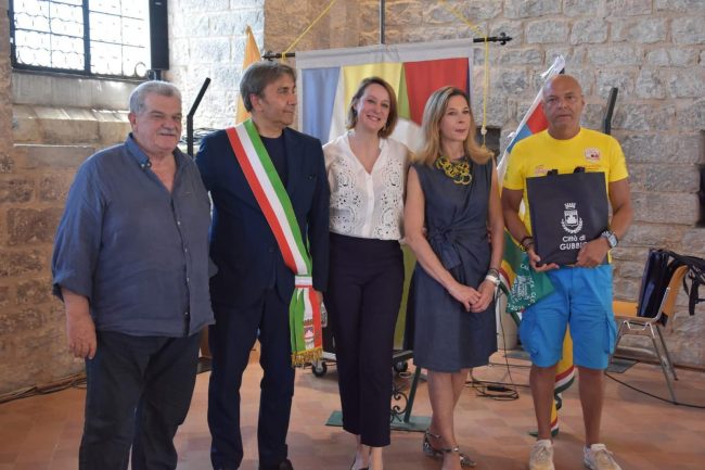 da-sx-Gianni-Savi-il-sindaco-di-Gubbio-Vittorio-Fiorucci-le-assessore-Michaela-Parlagreco-e-Paola-Salciarini-Gabriele-Soldini