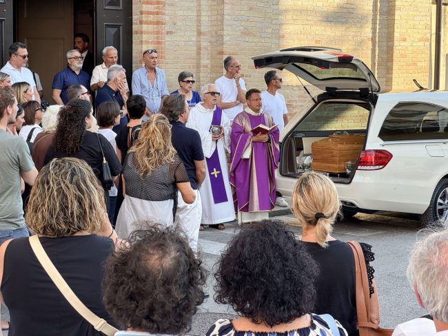 funerale-beniamino-gege-di-giacomo-porto-recanati-FDM-4-650x488