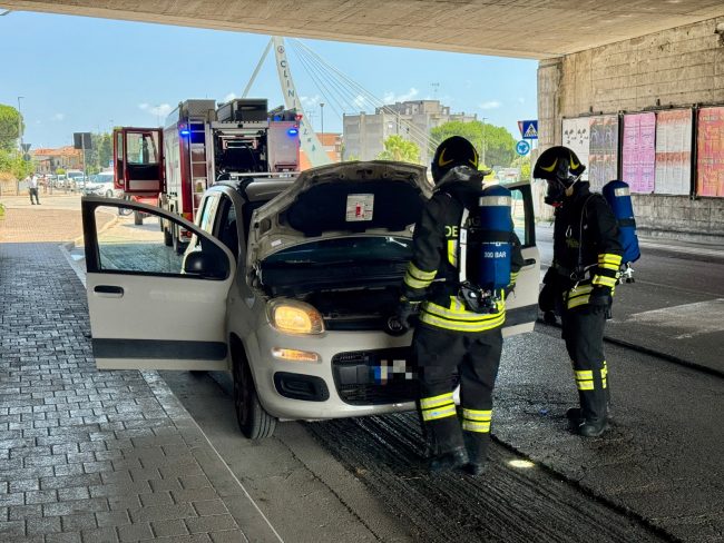 incendio-auto-2-650x488