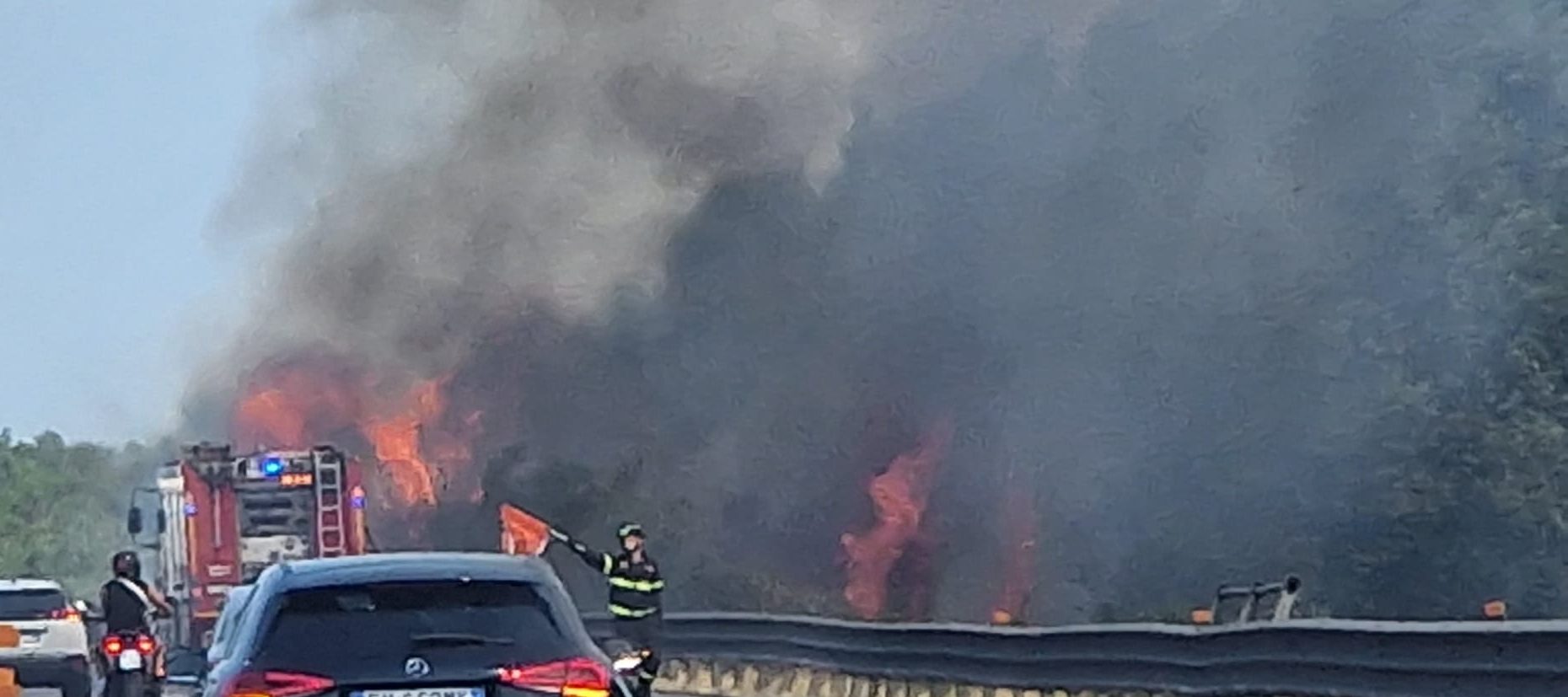 incendio superstrada morrovalle montecosaro (2)