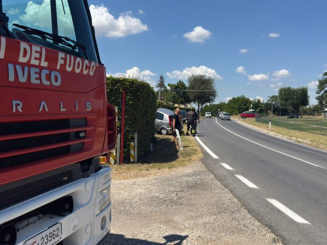 incidente-civitanova-montecosaro-1-vigili-del-fuoco--650x488