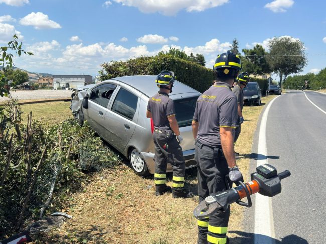incidente-civitanova-montecosaro-3-vigili-del-fuoco--650x488