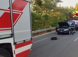 Scontro fra tre auto in superstrada