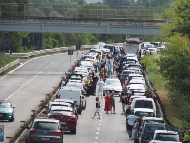 incidente-superstrada-code-traffico-panichelli1-650x488